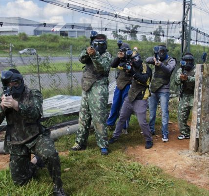 Pourquoi choisir le paintball pour votre team building ?