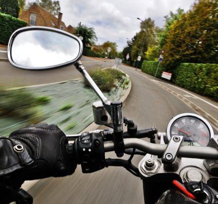 L'équipememnt idéalpour pratiquer la moto sur route