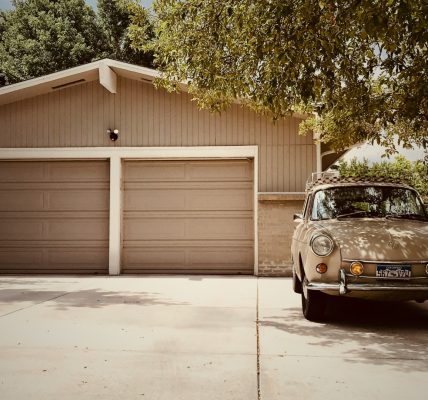 Dans quels cas choisir une porte de garage basculante ?