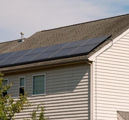 Maison autonome : les panneaux solaires au cœur du changement