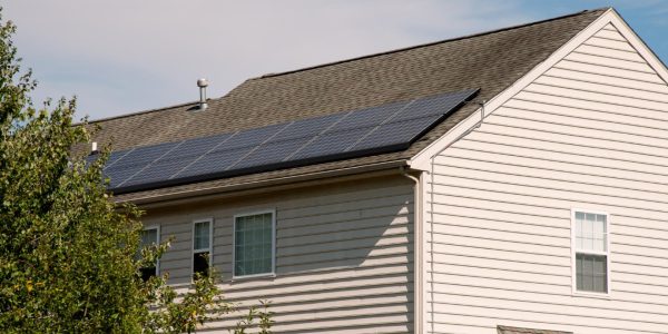 Maison autonome : les panneaux solaires au cœur du changement