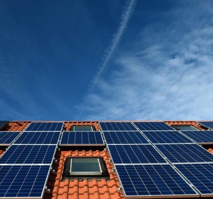 Les avantages de l'énergie solaire pour une maison autonome