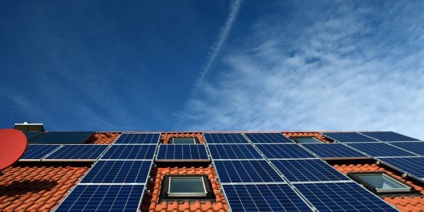 Les avantages de l'énergie solaire pour une maison autonome