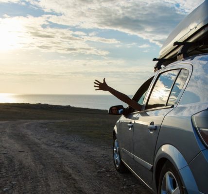 Préparer votre voiture pour un long voyage : le guide essentiel