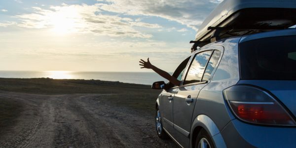 Préparer votre voiture pour un long voyage : le guide essentiel