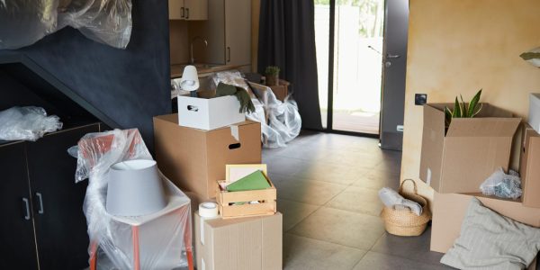 Débarras d’un appartement encombré : des solutions efficaces pour repartir sur de bonnes bases