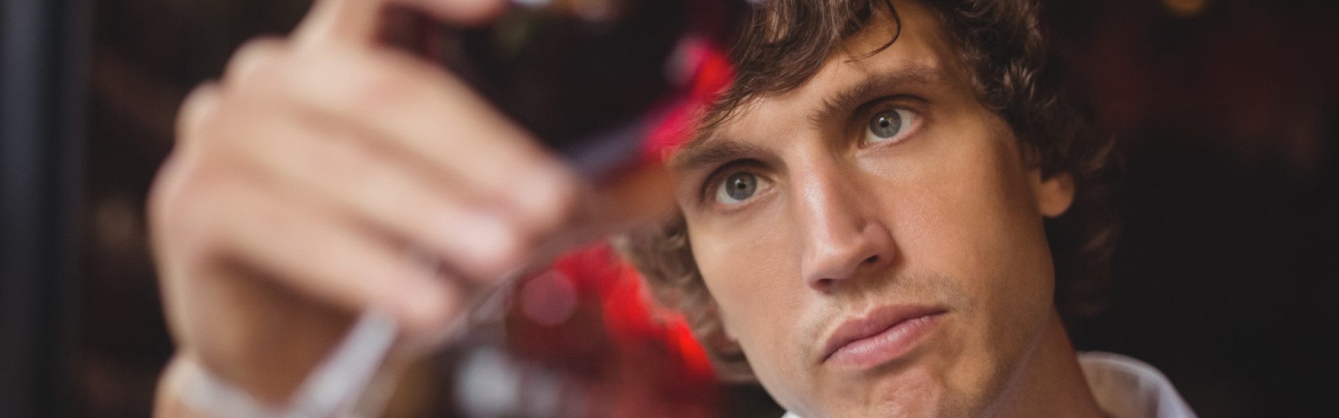 Pourquoi se former aux vins et spiritueux peut booster votre carrière ?