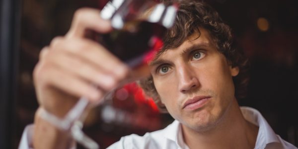 Pourquoi se former aux vins et spiritueux peut booster votre carrière ?