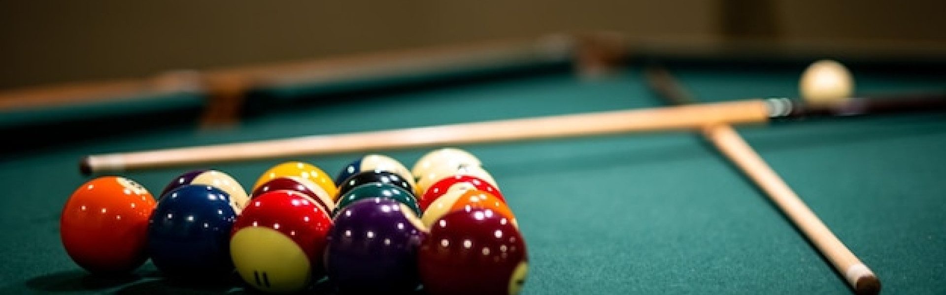 Comment intégrer une table de billard 8 pool anglais dans votre salon ou salle de jeux ?