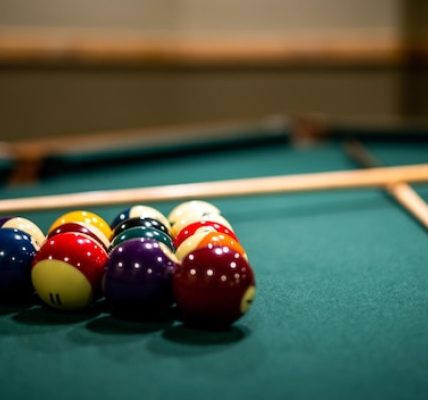 Comment intégrer une table de billard 8 pool anglais dans votre salon ou salle de jeux ?
