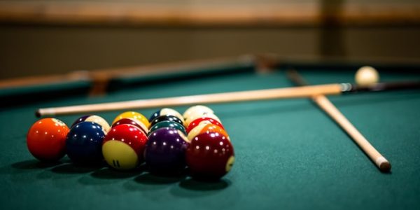 Comment intégrer une table de billard 8 pool anglais dans votre salon ou salle de jeux ?