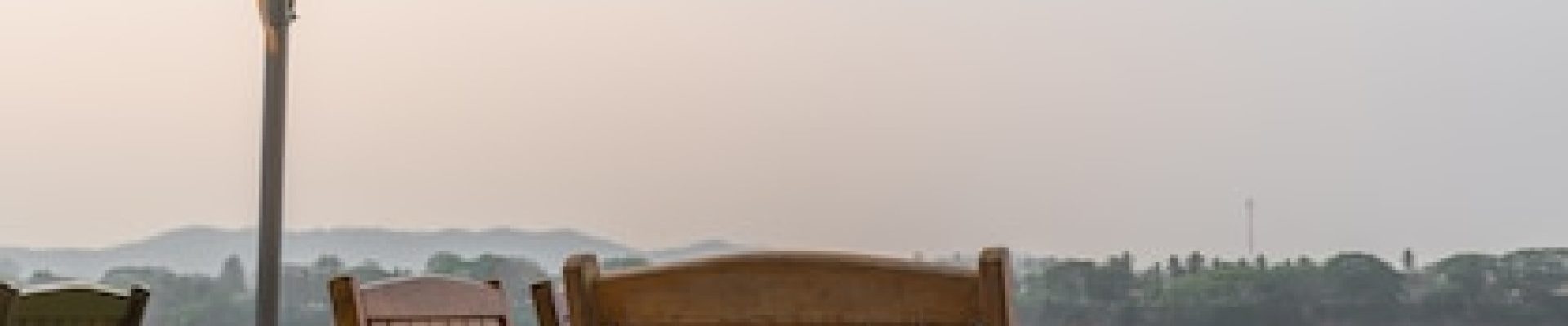 Parasols déportés : élégance et confort pour votre jardin ou terrasse