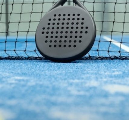 Comment choisir la raquette de padel qui correspond à votre niveau de jeu ?