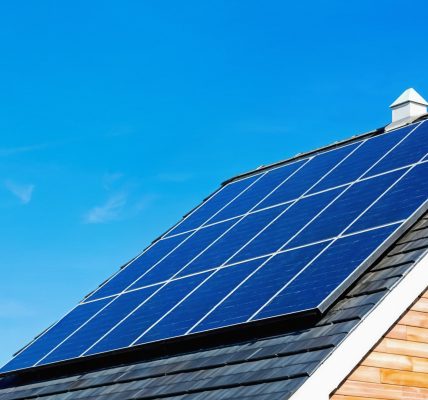 Comment améliorer le rendement de vos panneaux solaires avec un nettoyage professionnel ?