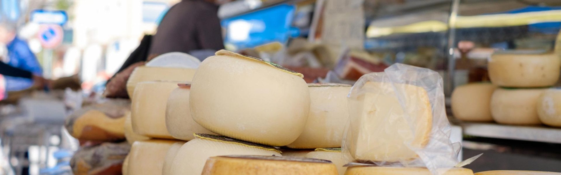 Fromagerie ambulante : comment se lancer avec un camion magasin ?