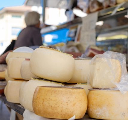Fromagerie ambulante : comment se lancer avec un camion magasin ?