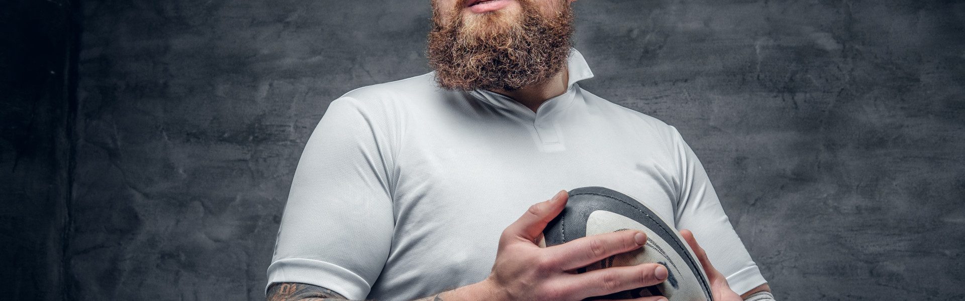 Choisir sa tenue de rugby personnalisée : les critères essentiels entre coupe, matière et résistance