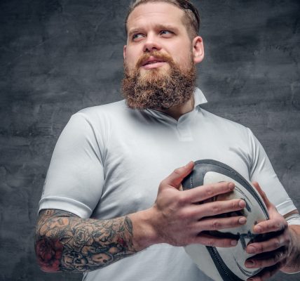 Choisir sa tenue de rugby personnalisée : les critères essentiels entre coupe, matière et résistance